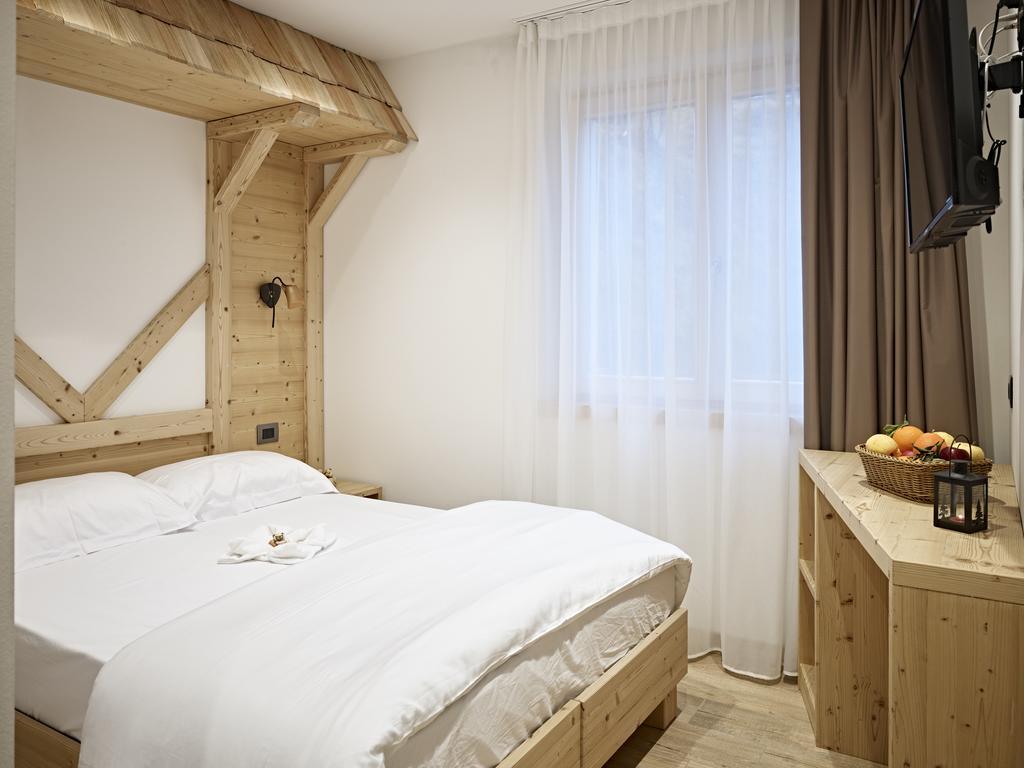 B&B Augusto Мадонна-ді-Кампільйо Екстер'єр фото