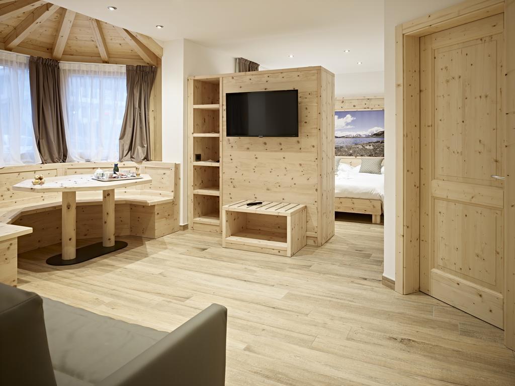 B&B Augusto Мадонна-ді-Кампільйо Екстер'єр фото